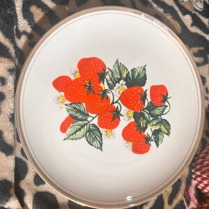 Strawberry-Print Ceramic Dinner Plate in White and Red